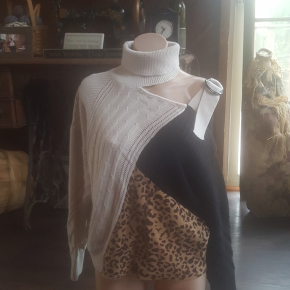 Sweater - Picture 1 of 3